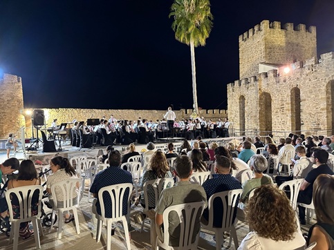 El Castillo de Lopera acogió el X Certamen Interprovincial de Bandas de Música «Villa de Lopera».