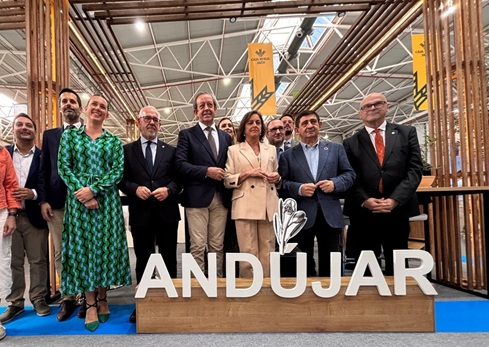 El Ayuntamiento de Andújar promueve su identidad cultural y gastronómica en Tierra Adentro 2025.