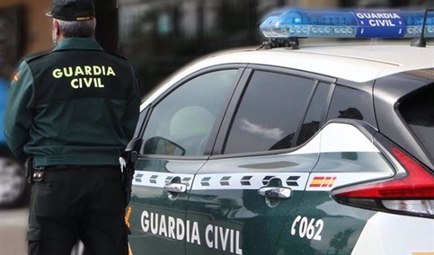 Muere un hombre tras caer accidentalmente desde el tejado de una vivienda en Martos.