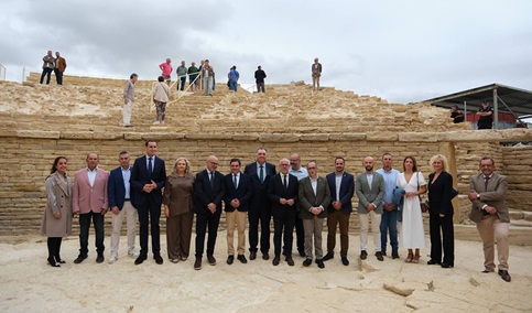El consejero de Turismo, Arturo Bernal, ha inaugurado el Anfiteatro Romano de Porcuna.