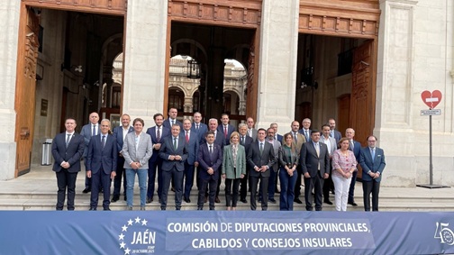 Reyes pone en valor el “papel fundamental” de las diputaciones, sobre todo para los municipios más pequeños.