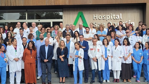 Profesionales sanitarios de Jaén rechazan la agresión a una profesional en el Hospital Universitario San Agustín.