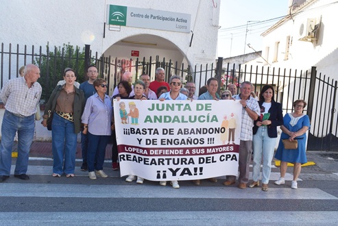 El PSOE exigirá a la Junta en el Parlamento la reapertura del Centro de Participación Activa de Lopera.