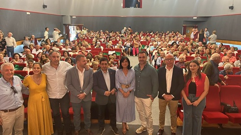 El presidente de la Diputación elogia la labor que las personas mayores realizan en sus familias y para la sociedad.