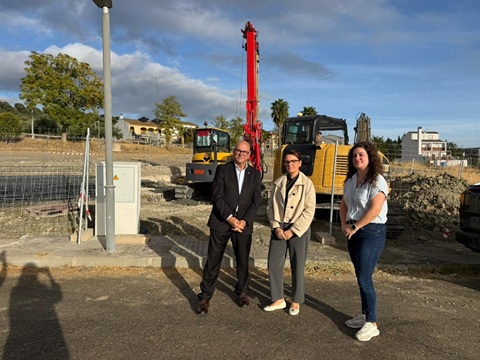 Fernández destaca el apoyo del Gobierno de España a Escañuela con la construcción de un centro de mayores y otro de fomento de la cultura.