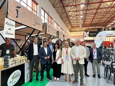 Quince empresas promocionan sus productos Degusta Jaén en la feria ‘Sabores de Nuestra Tierra’.