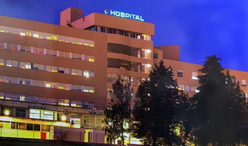 Tres heridos tras la caída de la rama de un árbol en Baeza.