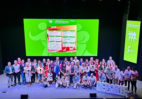 Reyes destaca el binomio deporte y turismo que fomenta el Gran Premio de Carreras Populares ‘Jaén Paraíso Interior’.