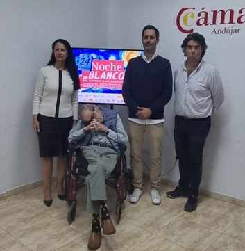 El comercio se viste de fiesta en la Noche en Blanco del Comercio de Andújar.