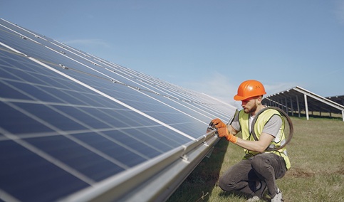 La Junta impulsa la instalación de placas fotovoltaicas en seis universidades andaluzas.