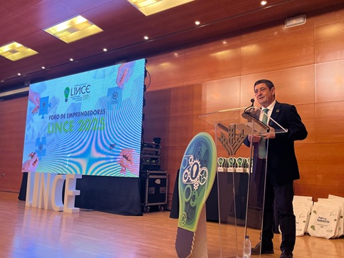 Reyes resalta en el Foro LINCE 2025 el talento y las oportunidades para emprender que existen en la provincia.