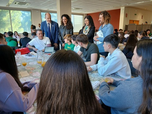 La delegada territorial de Empleo, Ana Mata, ha participado en ‘Café con Ciencia’, la actividad que da inicio a la XXV Semana de la Ciencia.