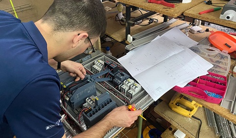 Más de 1,3 millones para equipamiento y conectividad de centros de Formación Profesional que estrenan ciclos este curso.