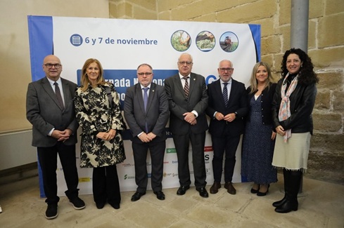 Fernández destaca la inmensa labor del Colegio de Graduados Sociales al que atribuye un papel clave en la consolidación del tejido profesional.