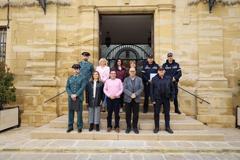 Manuel Fernández insta a los agricultores a extremar las precauciones con la aceituna ya recogida para evitar robos en el campo.