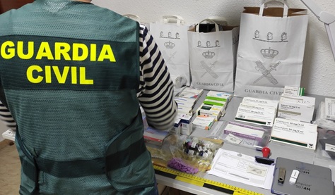 Detenidas 22 personas por vender ilegalmente medicamentos por internet.