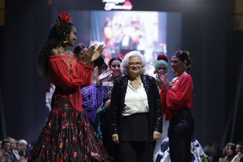 Andújar Flamenca concederá el premio Volante de Oro a la diseñadora Pilar Vera.