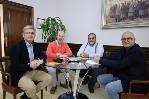 Fernández recibe al nuevo secretario general de COAG Jaén, Francisco Elvira.