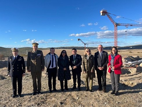 El presidente de la Diputación conoce junto a la ministra de Defensa los avances en las obras del CETEDEX.