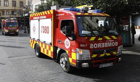 Cuatro personas hospitalizadas a causa de un incendio de vivienda en Córdoba.