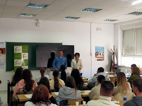 Diputación promueve cerca de 70 talleres dedicados a la cultura del olivar en medio centenar de centros educativos.