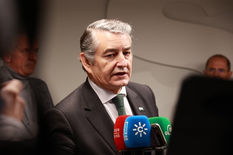 Antonio Sanz anima a la vacunación frente a la gripe antes de alcanzar el pico epidémico.