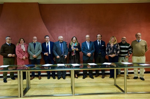 Junta, sindicatos y patronales firman un acuerdo para facilitar la jubilación parcial del profesorado en la enseñanza concertada.