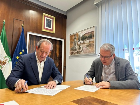 El Ayuntamiento de Andújar firma un acuerdo con la Diócesis de Jaén para facilitar la visita a sus templos históricos.