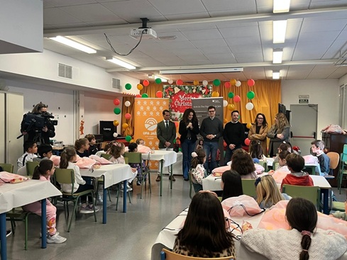 Un total de 370 escolares del colegio “Almadén” de Jaén conocen las bondades del aceite de oliva virgen extra.