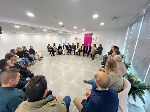 Reyes reafirma el compromiso de la Diputación con Geolit y apela al sector empresarial a aprovechar oportunidades como el CETEDEX.