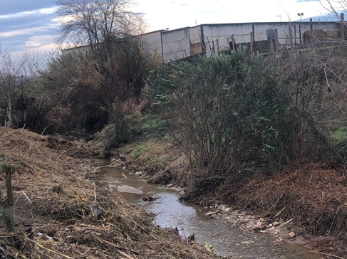 El Ayuntamiento de Andújar actúa en el Arroyo Mestanza para mejorar su permeabilidad y entorno natural.