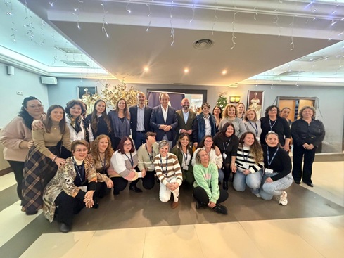 El Ayuntamiento de Andújar celebra la merienda de Navidad para los usuarios del Servicio de Ayuda a Domicilio.