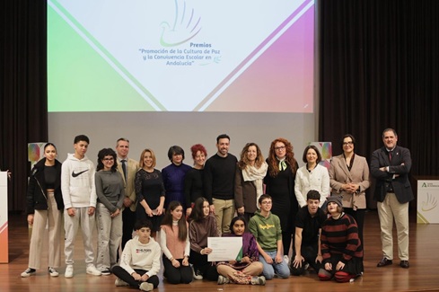 La Junta reconoce el esfuerzo de la comunidad educativa por mejorar la convivencia escolar.