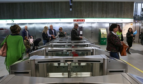 La Junta mantiene las ayudas al transporte público en 2026 y financia una bonificación adicional del 20%.