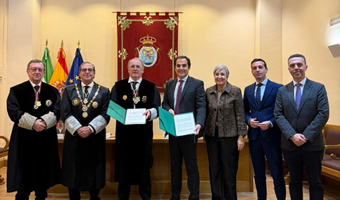 Andalucía impulsará la vía de la conciliación con los colegios de abogados para evitar juicios.