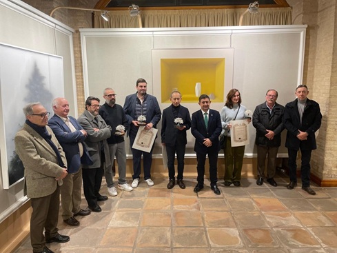 El presidente de Diputación ensalza la calidad de los cuadros y la trayectoria del Premio de Pintura Emilio Ollero.