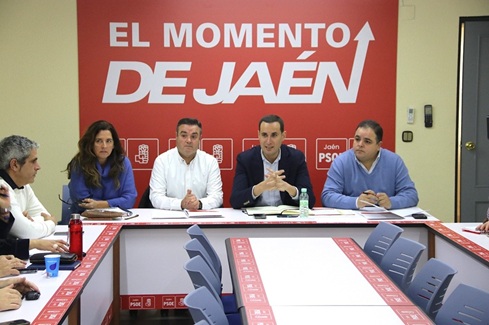 El PSOE denuncia que Moreno Bonilla mantiene una deuda histórica de 110 millones con los ayuntamientos de la provincia.
