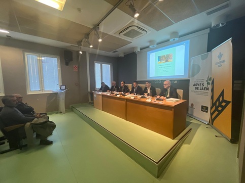 Reyes destaca la utilidad del informe de coyuntura oleícola para tener un diagnóstico del sector y diseñar acciones futuras.