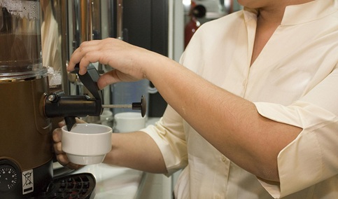 Andalucía lidera la caída del desempleo en España tras restar 6.934 parados en noviembre.