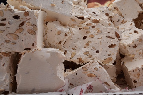 El turrón sube un 16% respecto al año pasado, según un estudio de OCU.