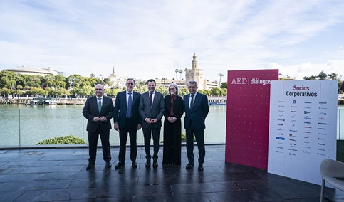 Juanma Moreno subraya la importancia de la estabilidad como el elemento fundamental para atraer inversión a Andalucía.