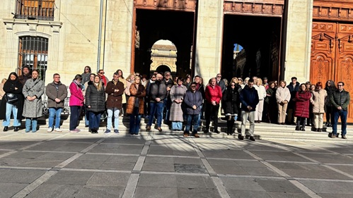 La Diputación de Jaén se suma al minuto de silencio por las víctimas del accidente ferroviario de Adamuz .