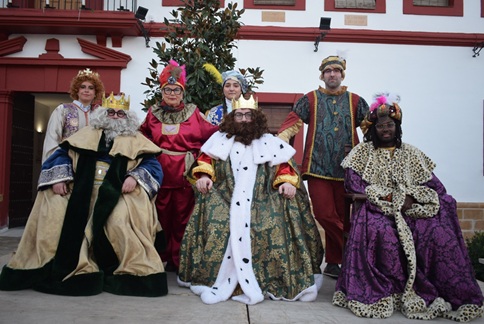La Cabalgata de los Reyes Magos llenó de alegría e ilusión a los niños de Lopera.