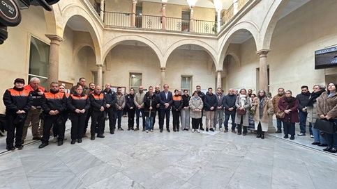 El Ayuntamiento de Andújar convoca un minuto de silencio en memoria de las víctimas del accidente ferroviario de Adamuz y coordina la asistencia a afectados.