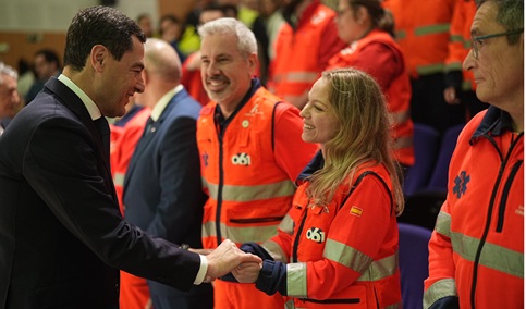 Juanma Moreno, a los sanitarios del accidente de Adamuz: «Sois el orgullo de toda Andalucía».