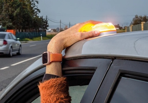 La DGT retira la homologación a cuatro modelos de balizas V16 por motivos administrativos pero los conductores podrán usarlas.