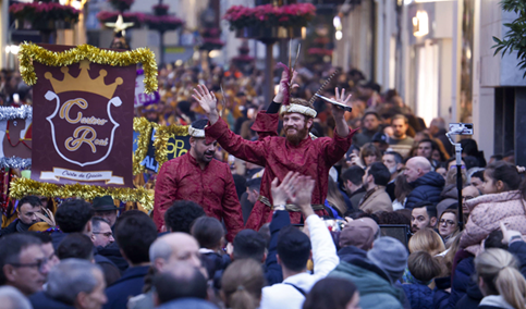 La EMA recomienda extremar la vigilancia de los niños durante el cortejo de las cabalgatas.