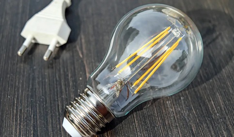 OCU pide que la inminente prohibición de la contratación telefónica de la luz alcance también al gas.