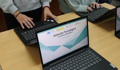 Más de 72 millones de inversión en 2025 para equipamiento y tecnología en centros educativos.