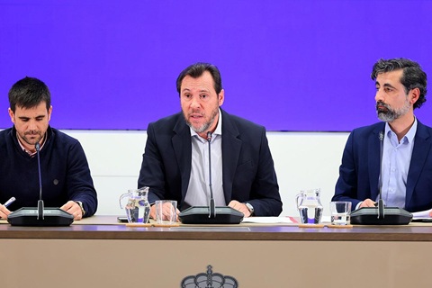 Óscar Puente garantiza la «máxima transparencia» con los datos del accidente y pide confiar en la red ferroviaria española.